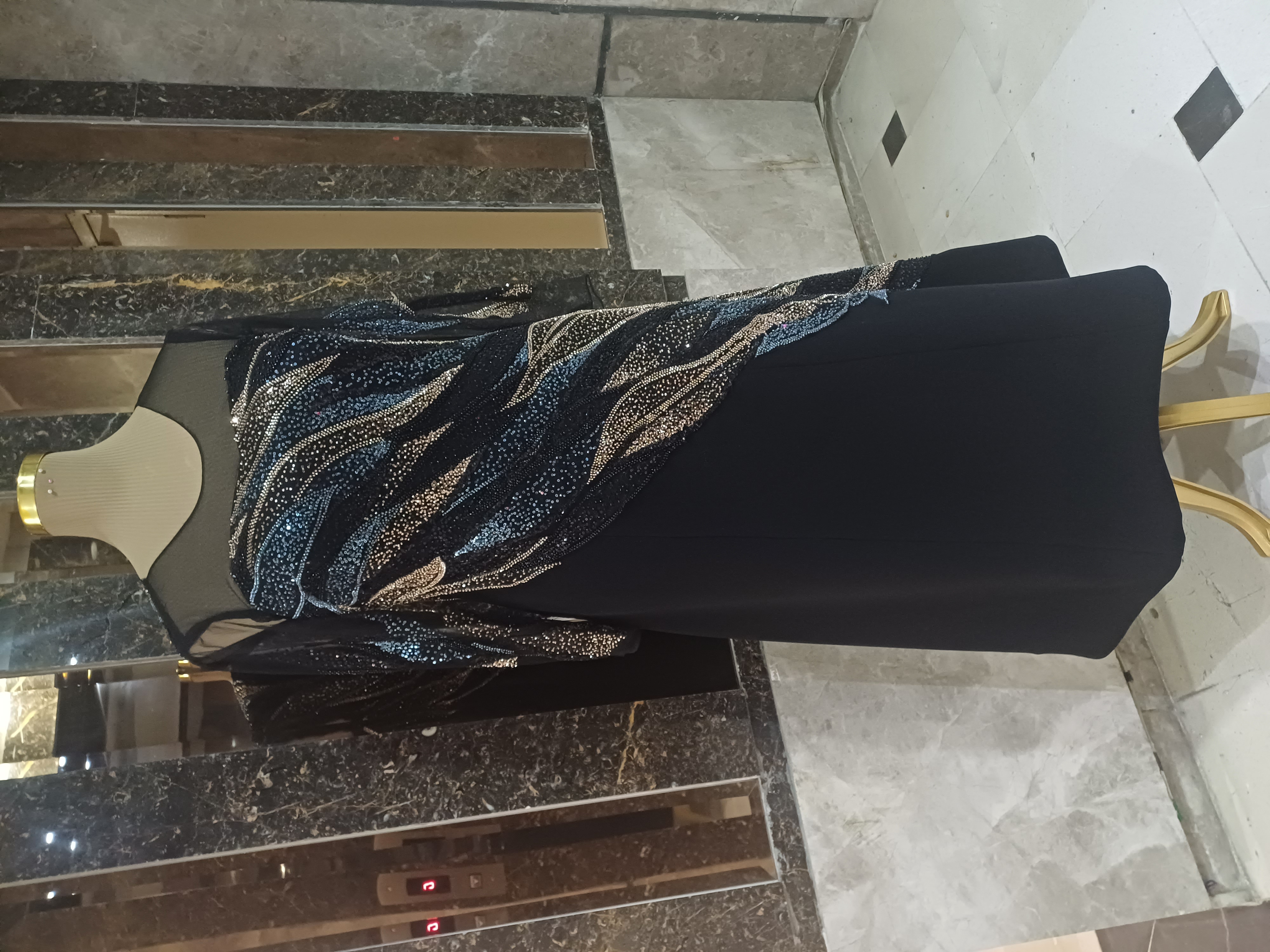 پیراهن مجلسی زنانه پوشیده