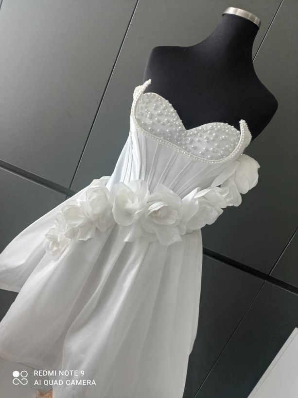 لباس عروس کوتاه با گل های برجسته