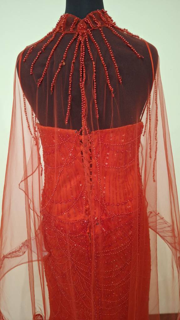 لباس مجلسی زنانه با شنل